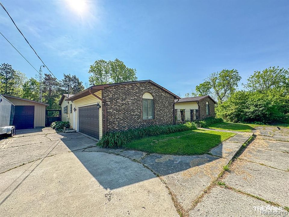 3483 S Genesee Rd, Burton, MI 48519 Zillow