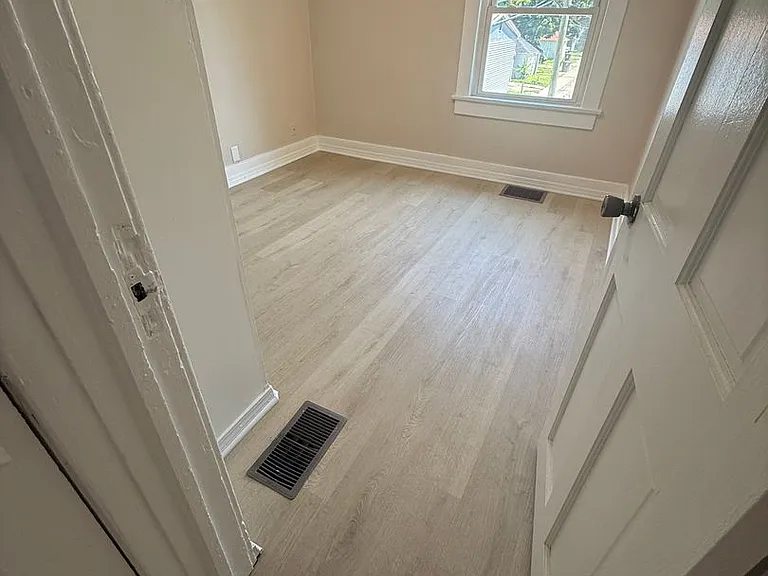 1714 Nelson St — Photo 3