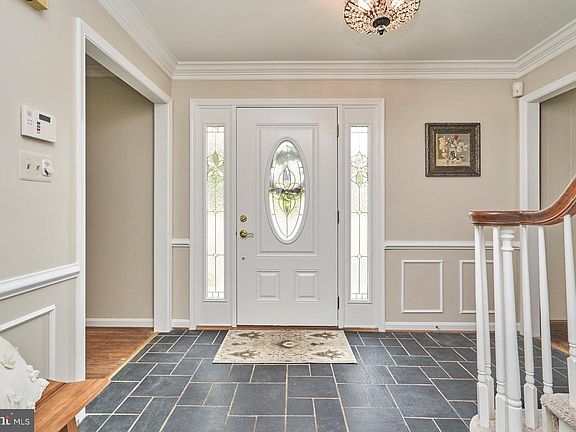 3rd image of 4394 Canterbury Ln