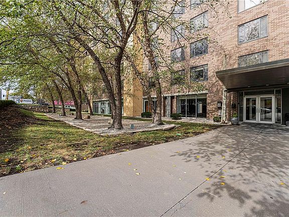 2nd image of 600 E 8th St APT 4F