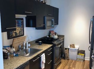 900 W Blackhawk St, Chicago, IL 60642