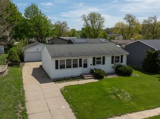 1625 S View Dr NW, Cedar Rapids, IA 52405