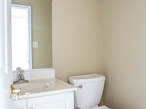 3rd image of 204 Sherbrooke Dr