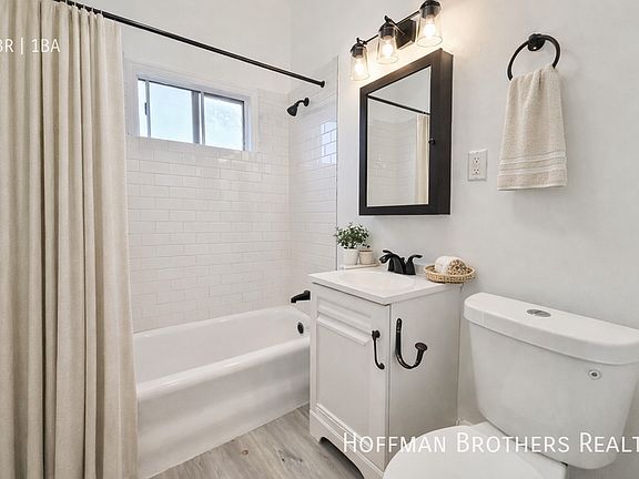 4th image of 2362 W Washington Blvd #201