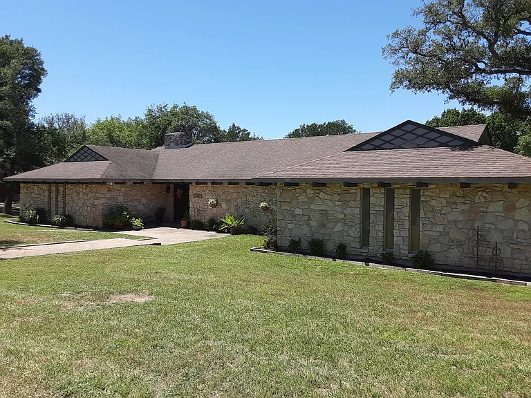 724 Whispering Oaks Dr — Photo 40