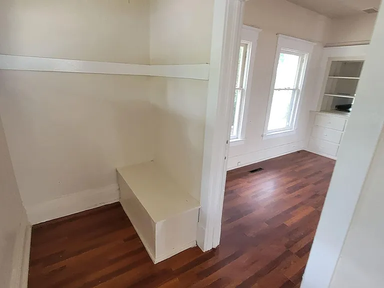 2112 N Astor St — Photo 6