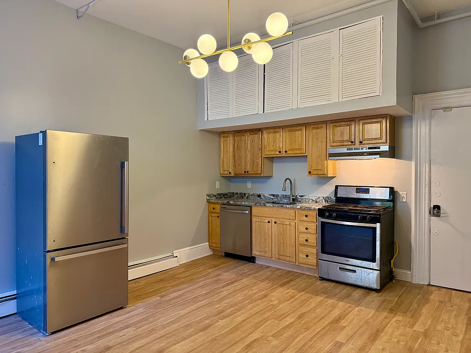 112 Keene St #3