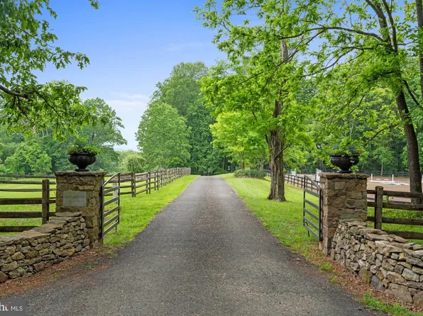 501 Richmond Rd, Castleton, VA 22716