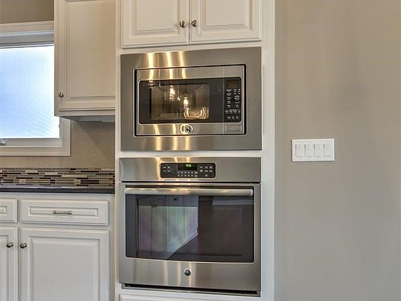 5th image of 10636 S 190th St