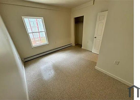 5th image of 73 Kensington Ave Unit 1
