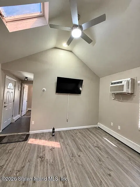 3 bed, 1.0 bath, 524 sqft, $3,000 — Photo 2