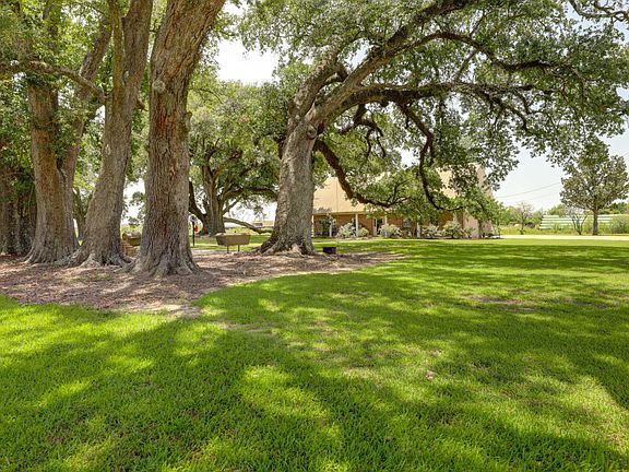 3rd image of 3708 Commercial Dr #2