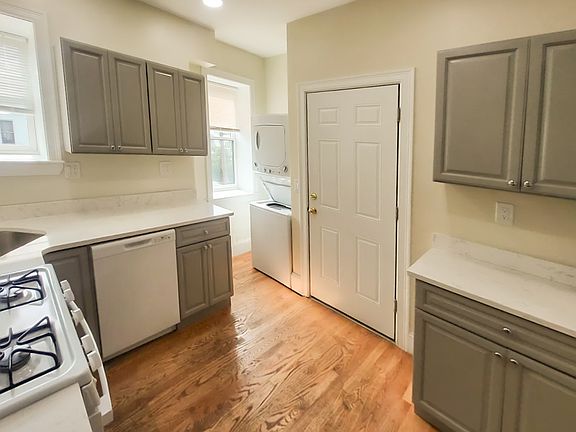 4th image of 2063 Massachusetts Ave #2T