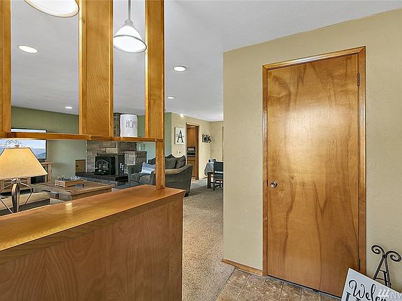 5th image of 1524 J St SE