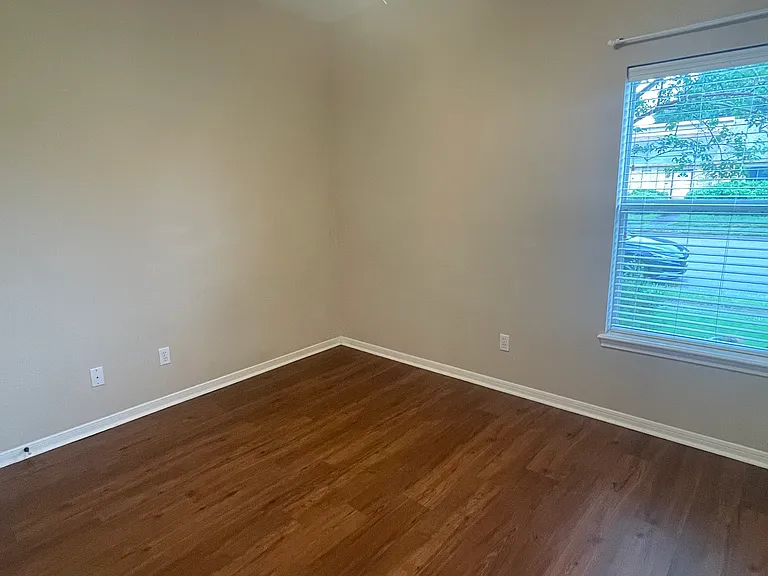 108 Versailles St — Photo 10