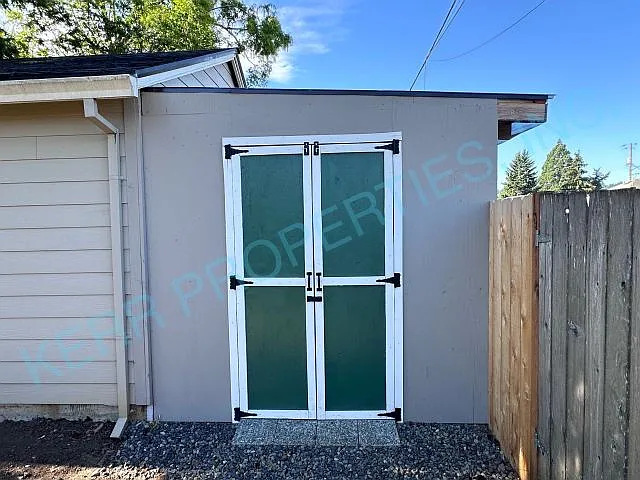 343 NW Zobrist St — Photo 18