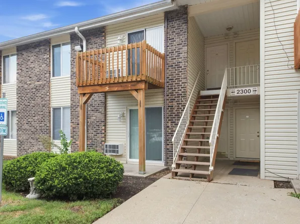 2300 Light Rd APT 105, Oswego, IL 60543