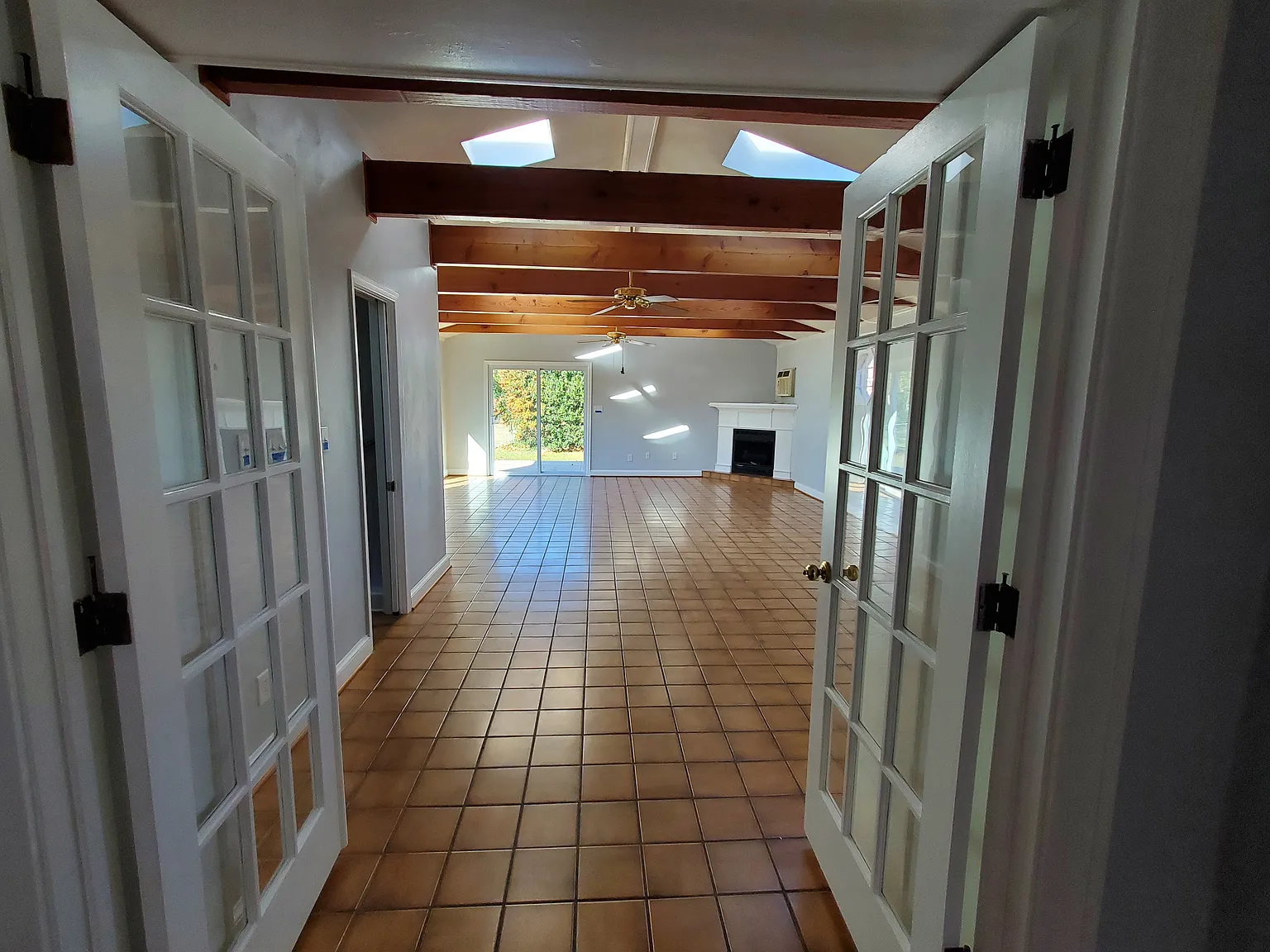 3 bed, 2000 sqft, $2,000 — Photo 3