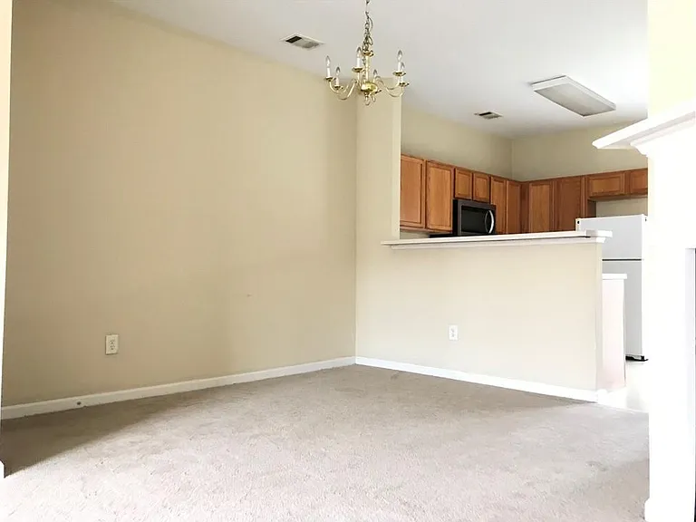 1581 Cove Creek Cir — Photo 2