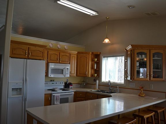 4th image of 461 Marian Ct