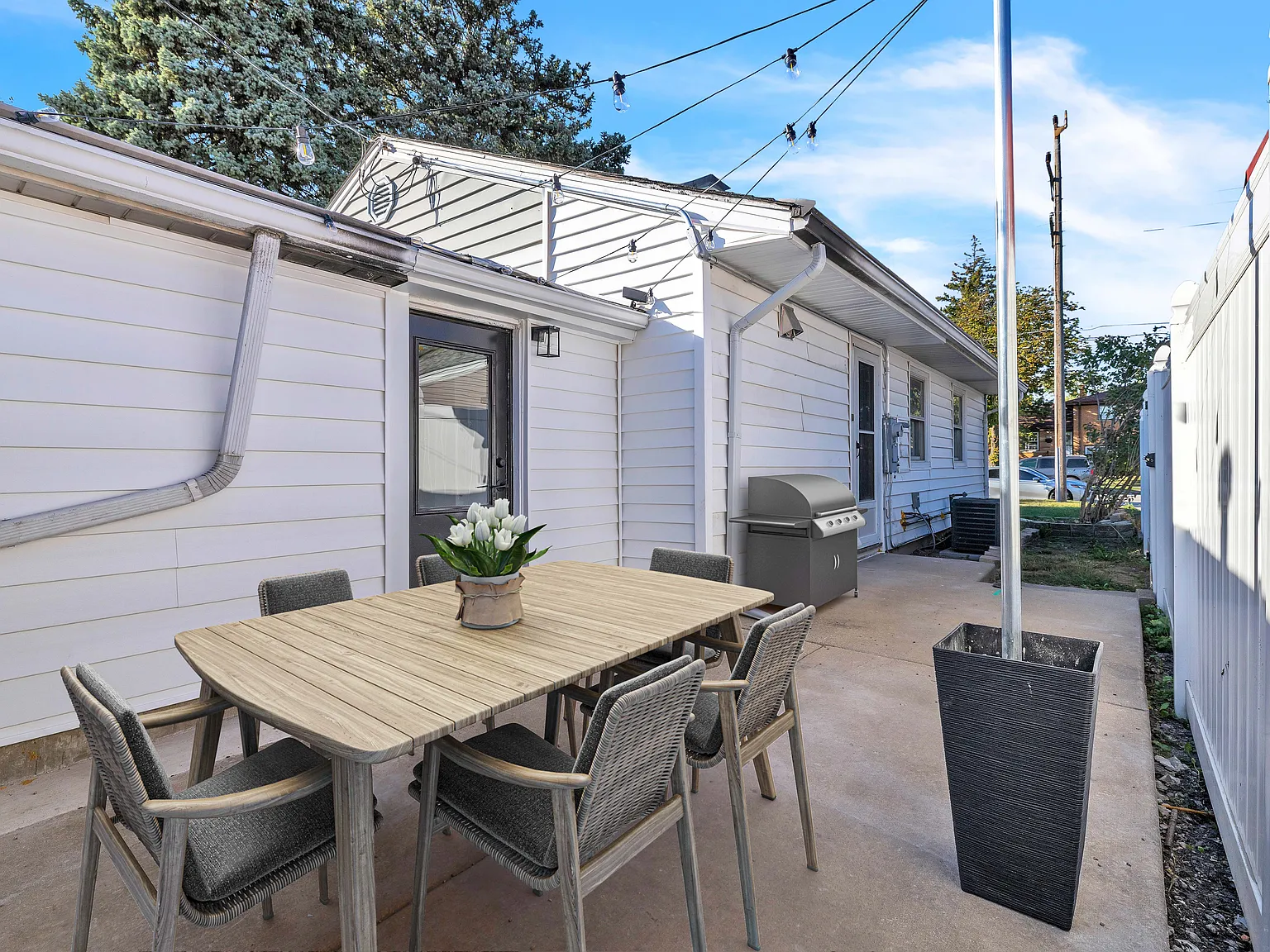 3 bed, 1285 sqft, $6,300 — Photo 2