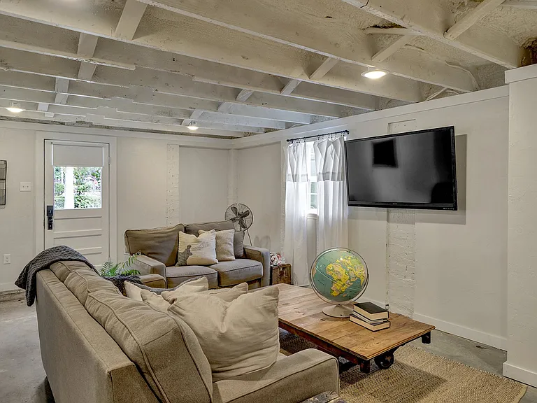 403 W Shaw St #B — Photo 7