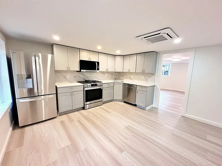 420 Sumner St #1 — Photo 9