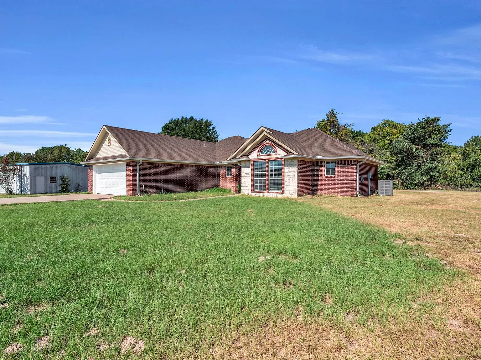 3 bed, 2.0 bath, 2015 sqft, $3,500 — Photo 2
