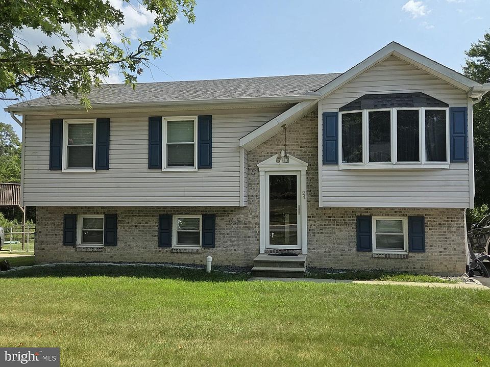 1st image of 24 White Birch Dr