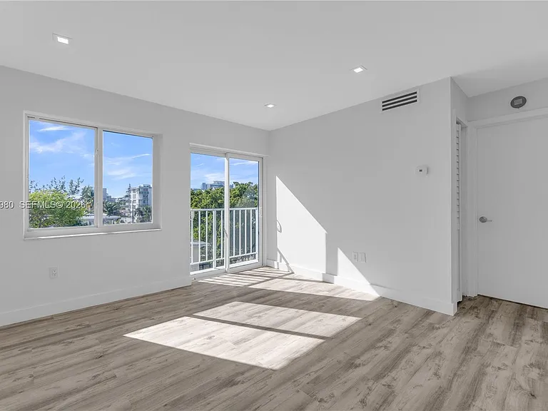 7925 Carlyle Ave #402 — Photo 3