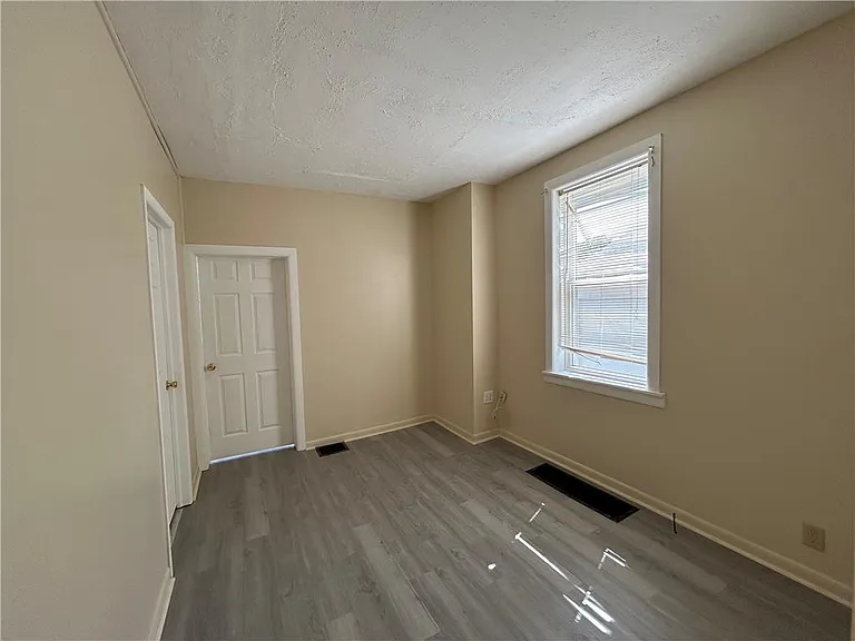 50 W Garrison St #1 — Photo 5