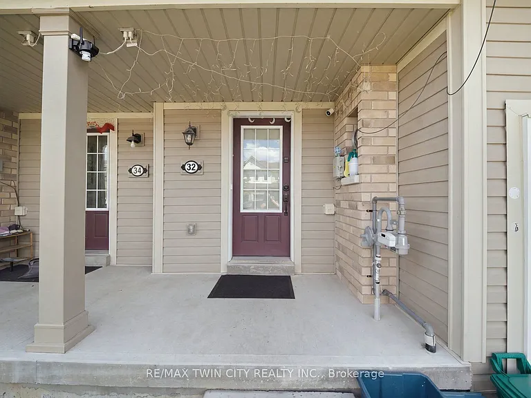 32 Cole Cres — Photo 4