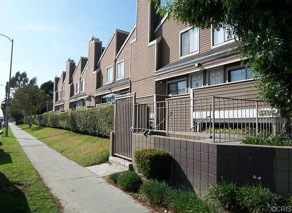 2nd image of 15135 Nordhoff St Unit 12