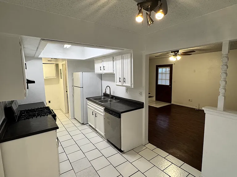 11616 Marsh McCall Way #C — Photo 6