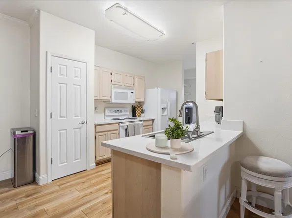 501 Gibson Dr APT 1611, Roseville, CA 95678