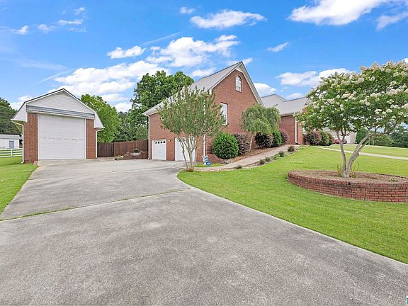 3rd image of 1114 Hampton Dr