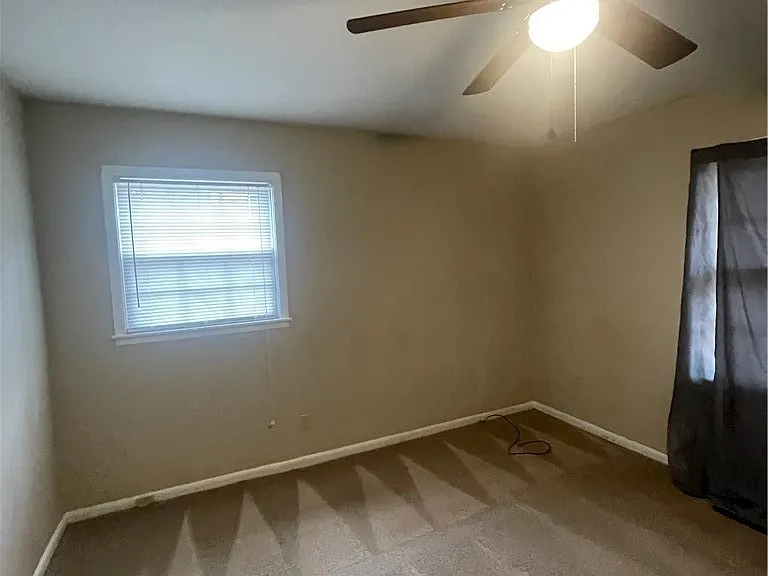916 Bingham Dr — Photo 16