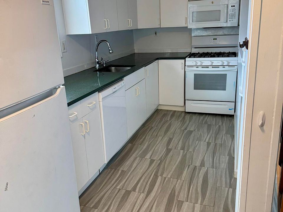 1st image of 126 Bay Ave APT B
