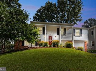 13230 Memory Ln, Fairfax, VA 22033