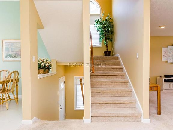 Foyer/Stairs