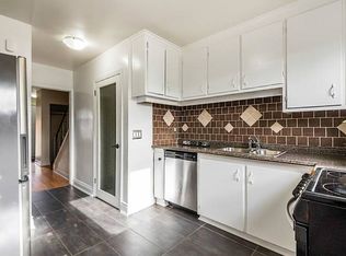 358 Acton St #1A, Ottawa, ON K1G0L3