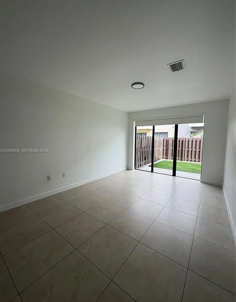 Doral Cay — Photo 3