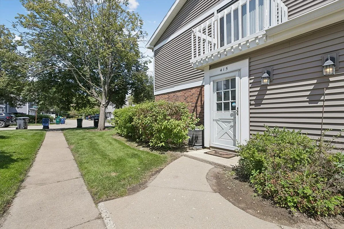 3 bed, 1125 sqft, $2,500 — Photo 2