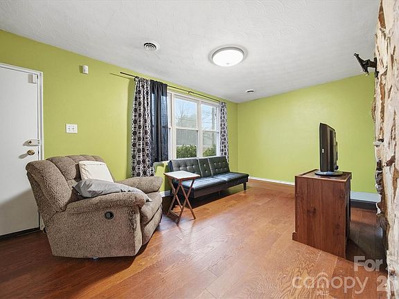 4th image of 140 29th Avenue Dr NW