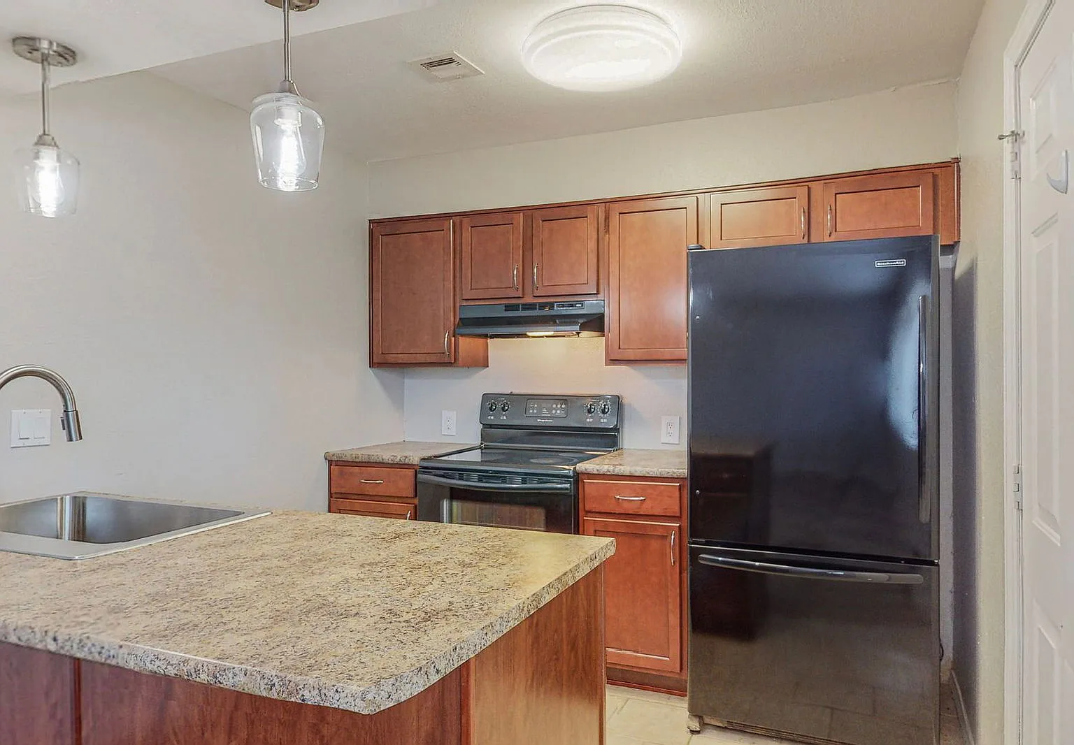 1 bed, 1.0 bath, 848 sqft, $1,200 — Photo 3