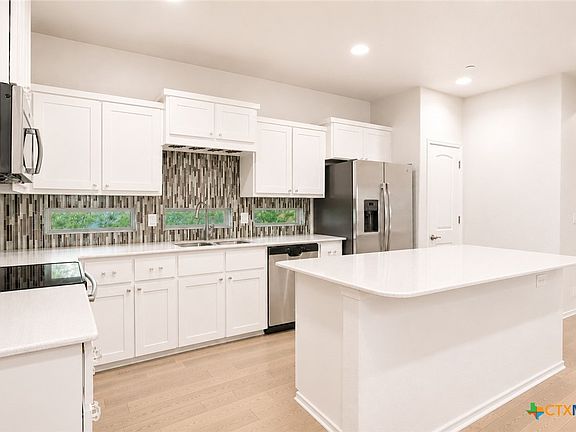 3rd image of 208 Birch Oak Ln