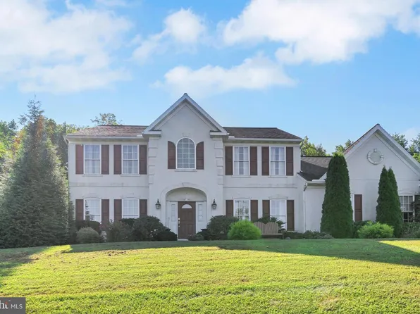 14 Blue Spruce Dr, Honey Brook, PA 19344