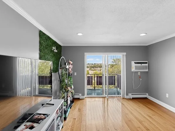 70 Warren Ave APT 4-1, Chelsea, MA 02150