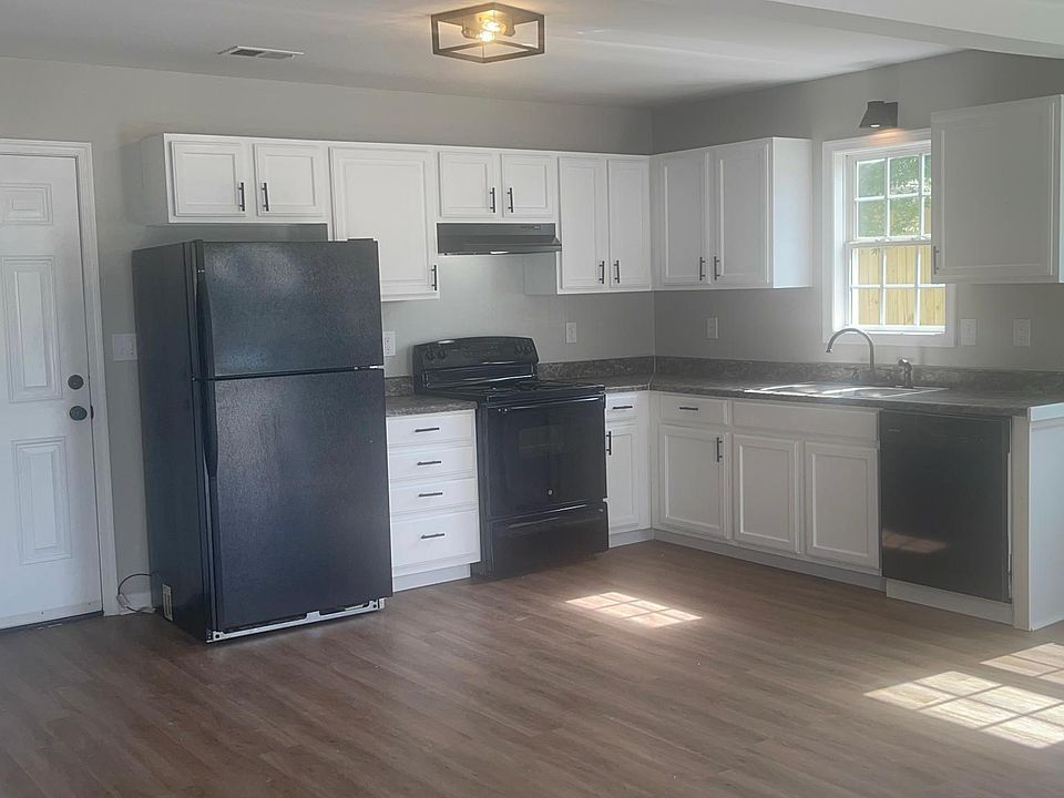 1st image of 3223-A Summit Ave
