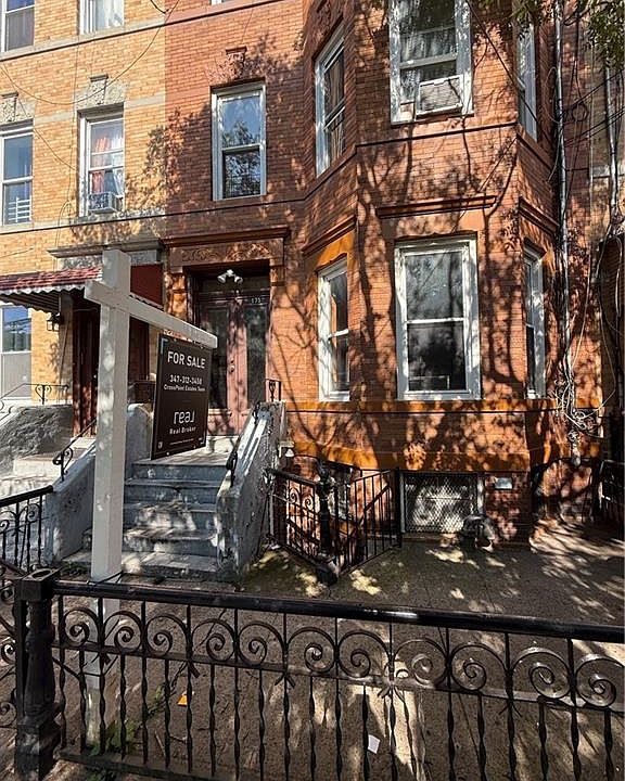 1st image of 175 Chestnut St